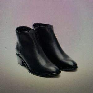 Frye Carson piping boots